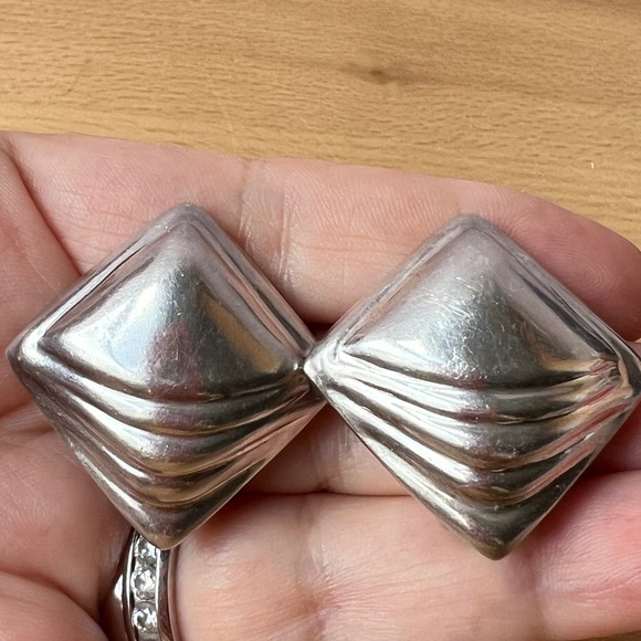 VINTAGE MEXICO LARGE 925STERLING SILVER SCALLOPED RHOMBUS SHAPE CLIP ON EARRINGS